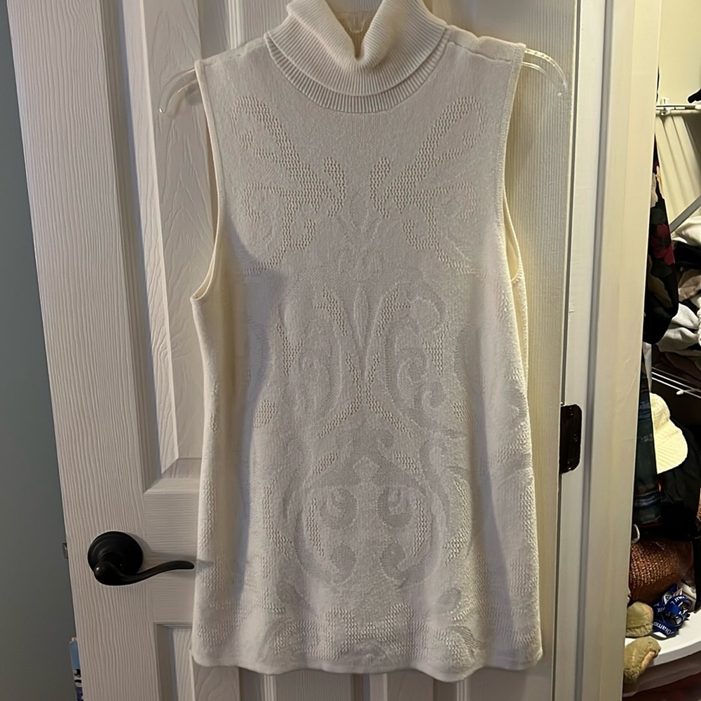 Chicos Turtleneck Sweater Vest; Size 1; Excellent Condition
